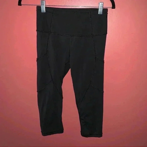 Lululemon Black Capris Side Pockets - Picture 2 of 11